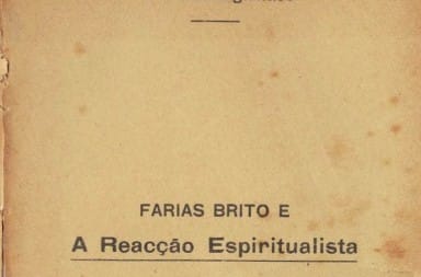 Fotografia da capa desgastada de um exemplar antigo do livro Farias Brito e a Reacção Espiritualista