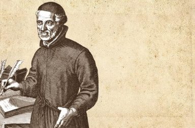 Uma gravura histórica em tons de sépia mostrando o Padre António Vieira em meio corpo, vestido com um hábito jesuíta, a segurar uma pena de escrita sobre um livro aberto numa mesa.
