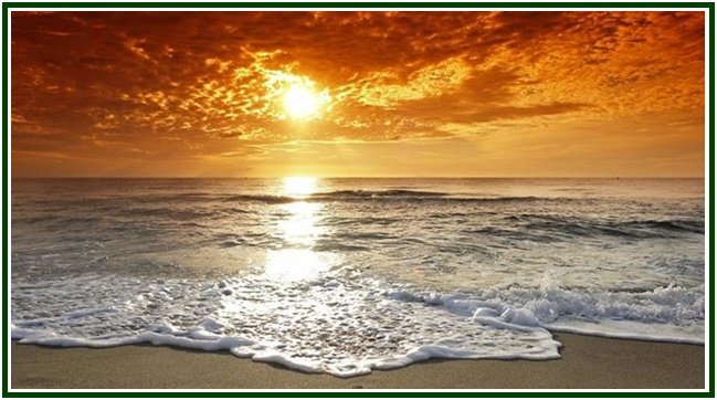 Ondas suaves quebrando na areia com espuma branca sob um céu dourado e ensolarado no oceano, com moldura verde, ilustrando A Importância de Saber Parar.