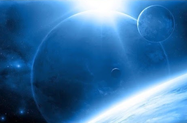 Alinhamento de planetas azuis e estrelas no espaço sideral, ilustrando o texto 'O Centro Interno de Equilíbrio'.