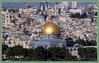 Vista panorâmica da Cúpula da Rocha e da Cidade Velha de Jerusalém para o artigo sobre a Teosofia e o Oriente Médio.